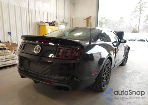 2013 Ford Shelby Gt500 z USA, uszkodzony, nr VIN 1ZVBP8JZ8D5260863